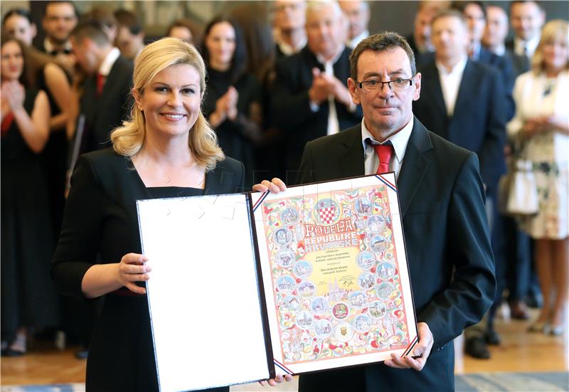 Predsjednica Kolinda Grabar-Kitarović uručila je odlikovanja i priznanja Republike Hrvatske