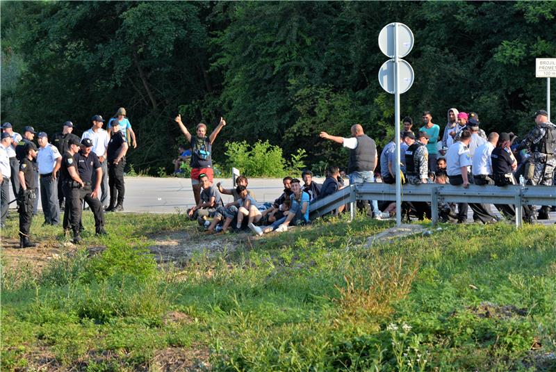 Karlovac police chief says situation at Maljevac border crossing under control