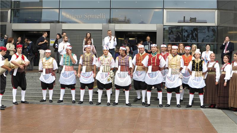 Blatski tanac ispred Europskog parlamenta u Bruxellesu