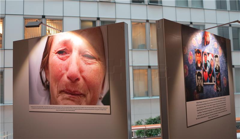 O Srebrenici se ne smije govoriti u eufemizmima - okrugli stol