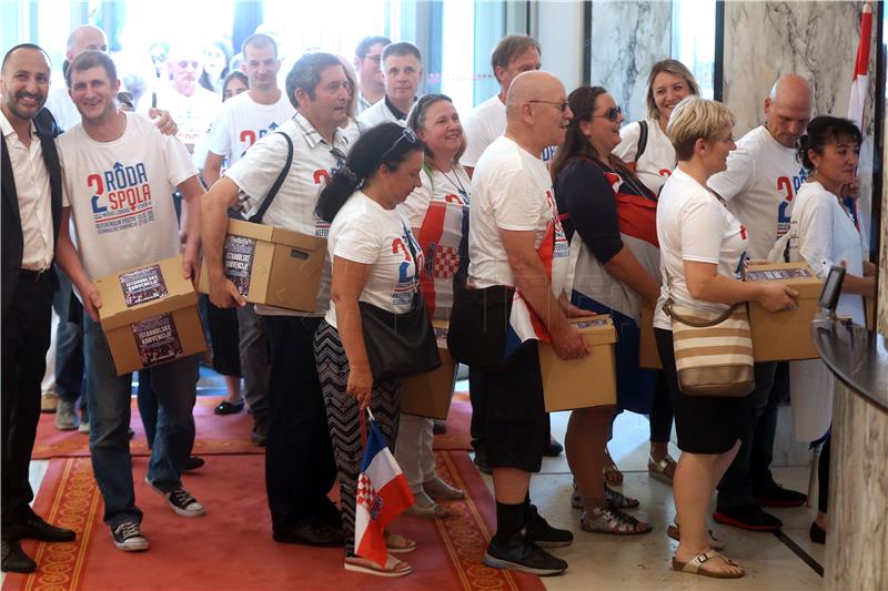 Saboru predani potpisi za referendum o otkazivanju Istanbulske konvencije