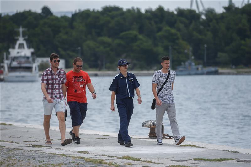 Brod Kojima japanske Obalne straže u Lori