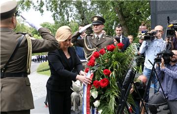 Državni vrh položio vijence na Mirogoju