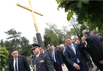 Državni vrh položio vijence na Mirogoju