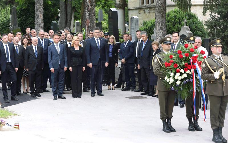 Državni vrh položio vijence na Mirogoju