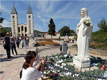 Deseci tisuća hodočasnika u Međugorju