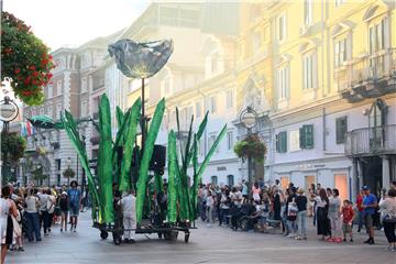 Divovski kukci otvorili festival Tobogan