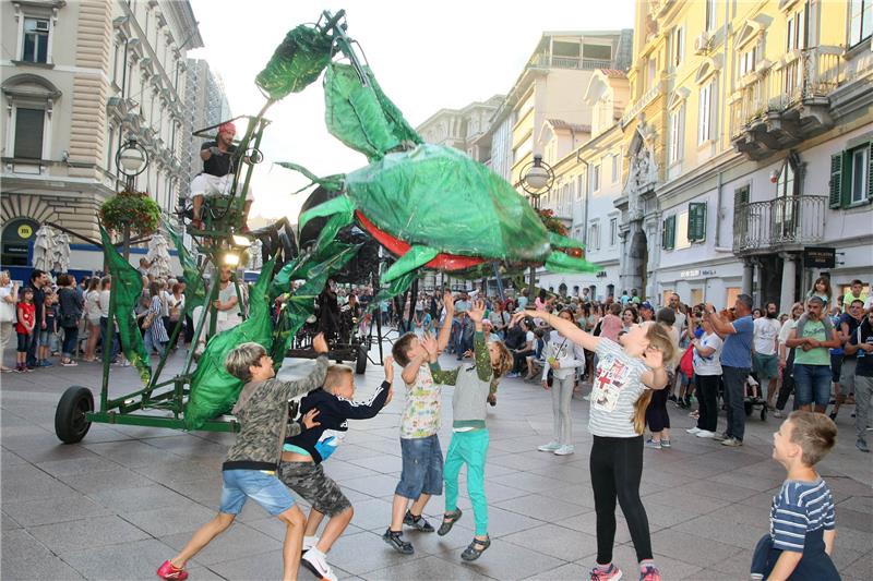 Divovski kukci otvorili festival Tobogan