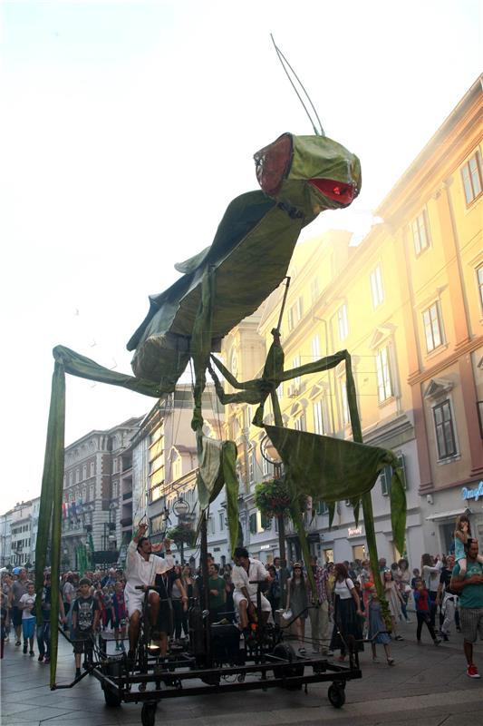 Divovski kukci otvorili festival Tobogan