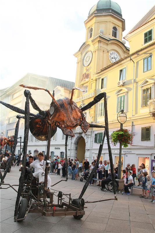 Divovski kukci otvorili festival Tobogan