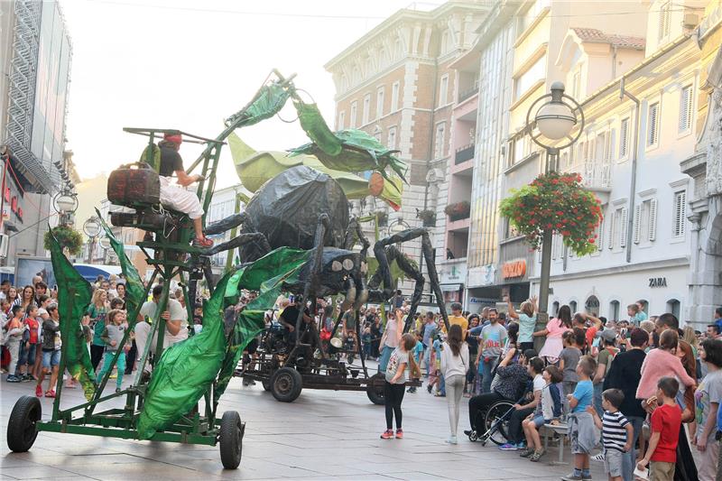 Divovski kukci otvorili festival Tobogan