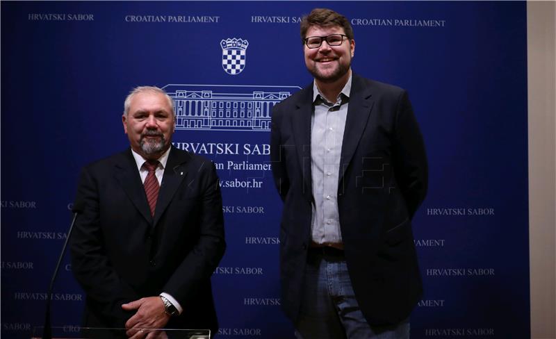 Konferencija za medije saborskih zastupnika Silvana Hrelje i Peđe Grbina