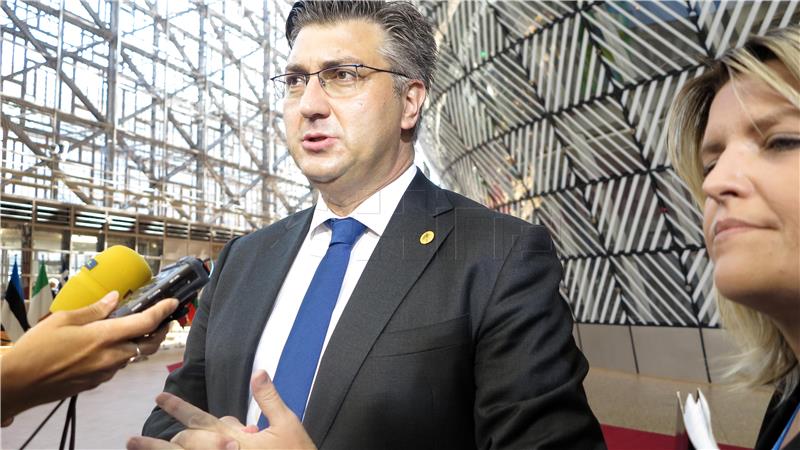 Plenković: U Hrvatskoj neće biti kontroliranih centara za prihvat migranata