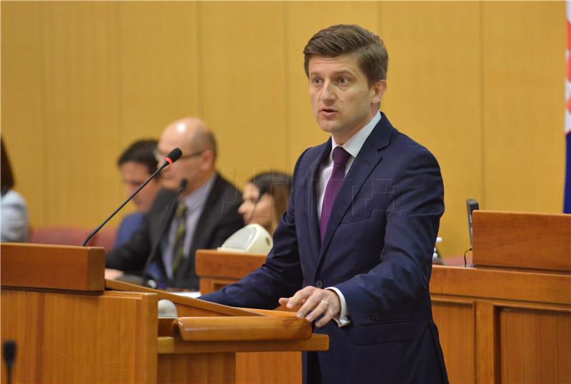 Ministar Marić u Saboru: Cilj nam je olakšati život građana pod blokadom