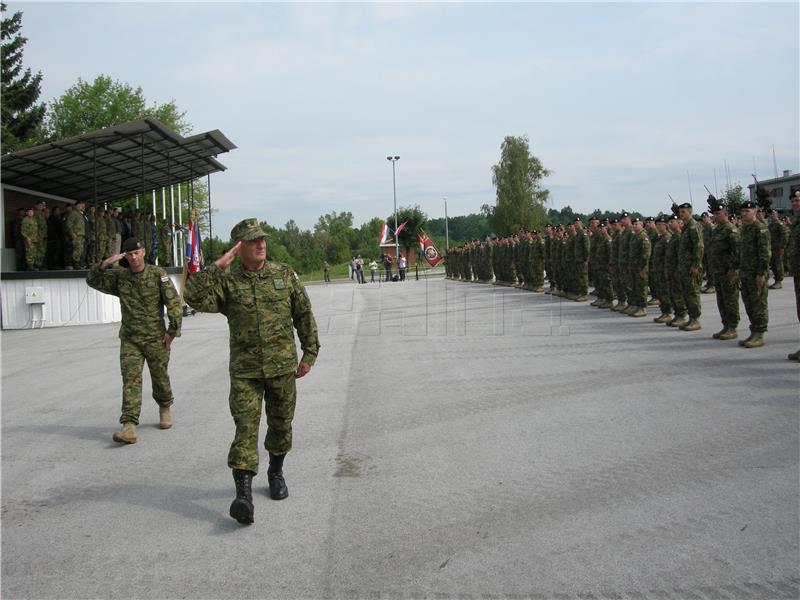 Doček pripadnika 1. hrvatskog kontingenta u Petrinji