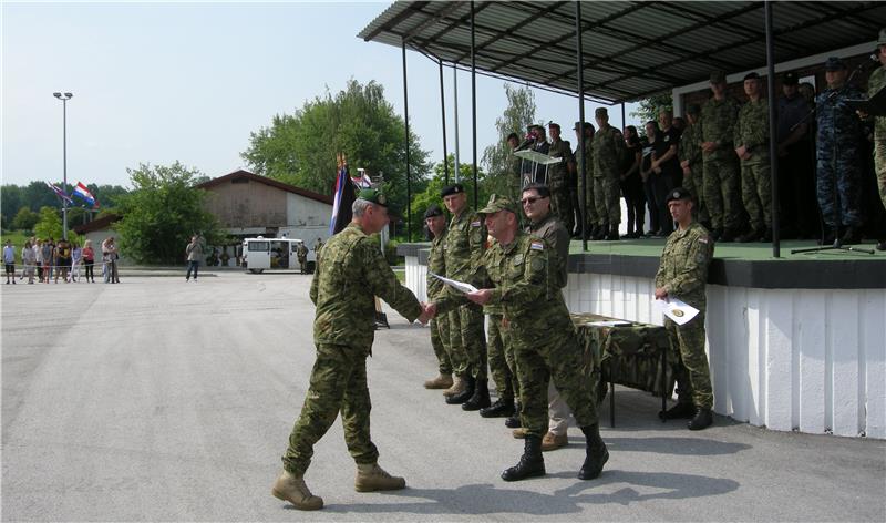 Doček pripadnika 1. hrvatskog kontingenta u Petrinji