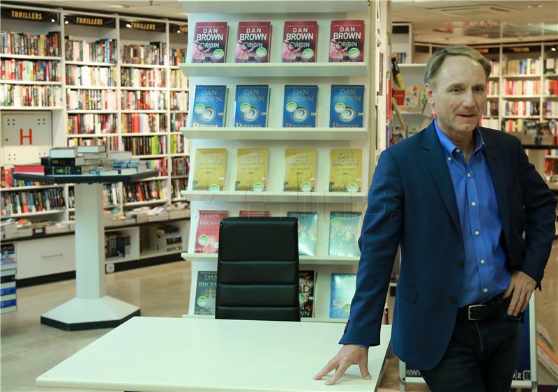 Dan Brown potpisivao knjige