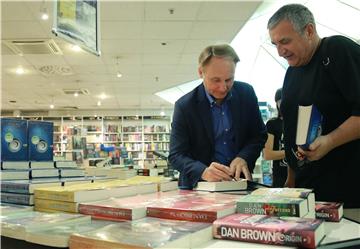 Dan Brown potpisivao knjige