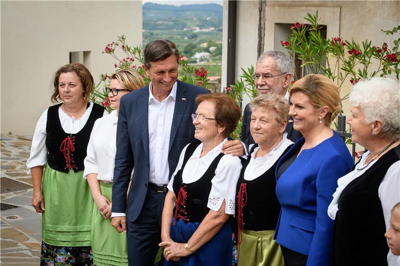 Pahor complains about Croatian shellfish farms expansion across Piran Bay border