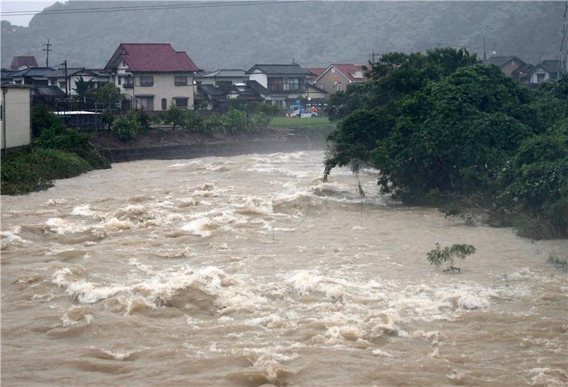 Jedanaestero poginulih i 45 nestalih u jakim kišama u Japanu