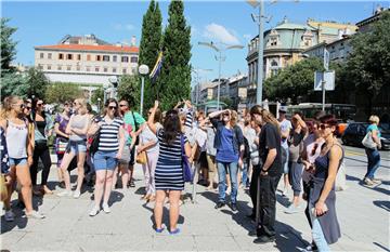 Turisti u razgledavanju Rijeke