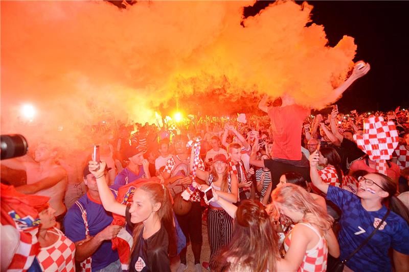 Noćno slavlje u Splitu i drugim hrvatskim gradovima zbog plasmana Hrvatske u polufinale SP-a