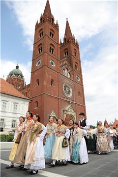 Folklore groups walk in procession at Djakovo festival