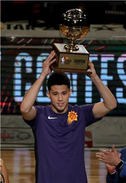 NBA: Booker produžio sa Sunsima za 158 milijuna dolara