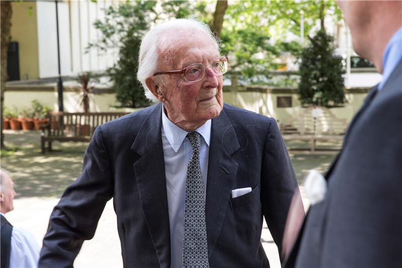 (FILE) FILE BRITAIN LORD PETER CARRINGTON OBIT