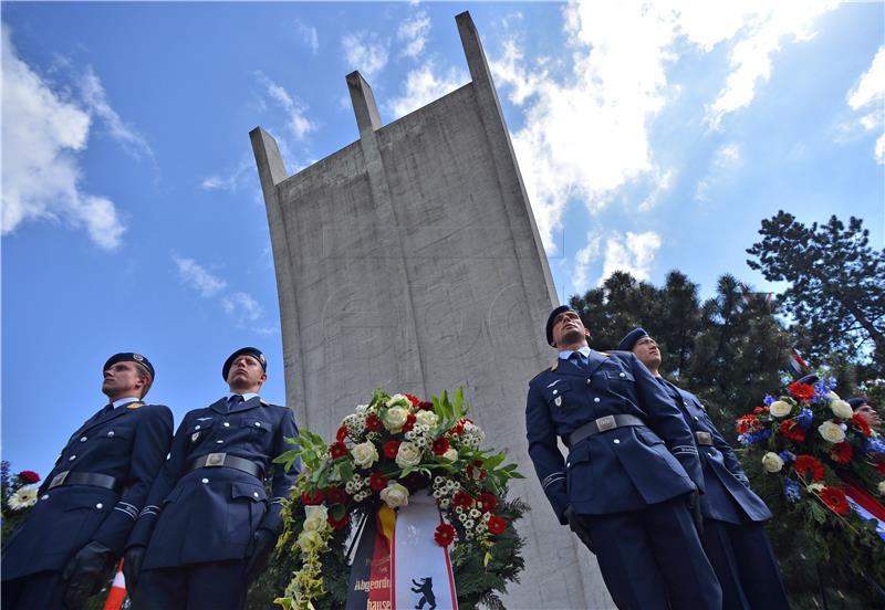 Čelnici NATO-a žele pokazati jedinstvo unatoč tenzijama s SAD-om