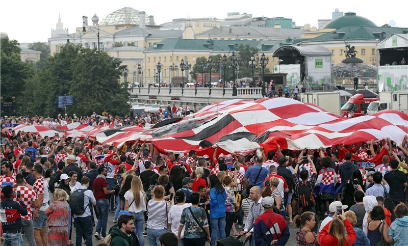 SP Rusija: 80 metarska zastava na Crvenom trgu