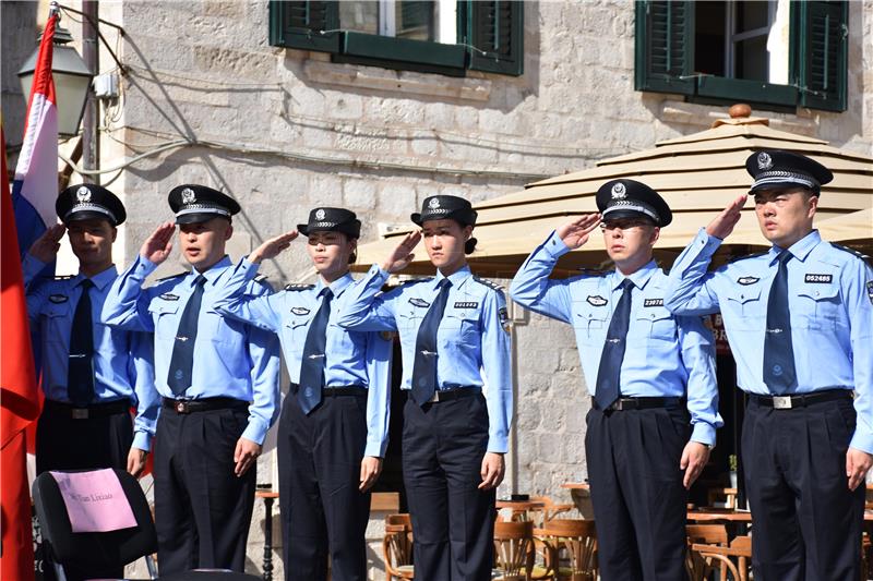 Šest kineskih policajaca tijekom ljetne sezone u zajedničkoj patroli s hrvatskim kolegama