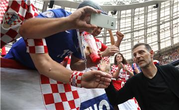 SP Rusija: Hrvatski i francuski navijači pred početak finalne utakmice na stadionu Lužnjiki