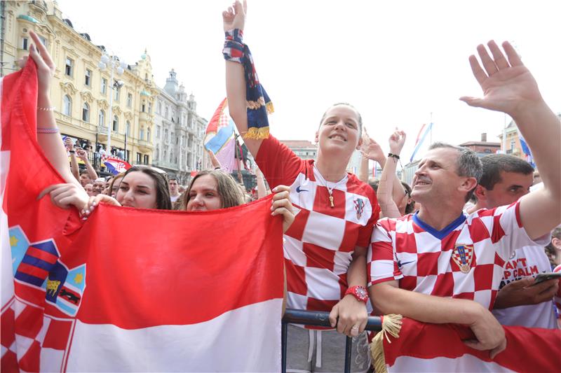 Navijači se počeli okupljati na Trgu bana Jelačića