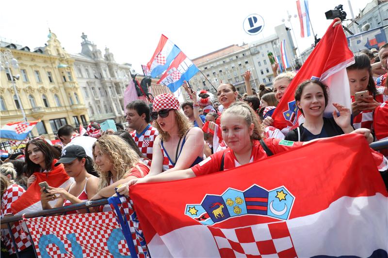 Navijači se počeli okupljati na Trgu bana Jelačića