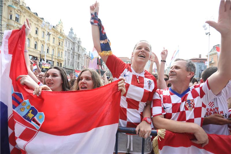 Navijači se počeli okupljati na Trgu bana Jelačića