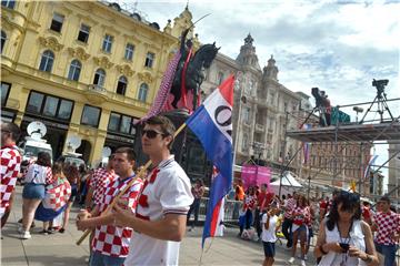 Navijači se počeli okupljati na Trgu bana Jelačića