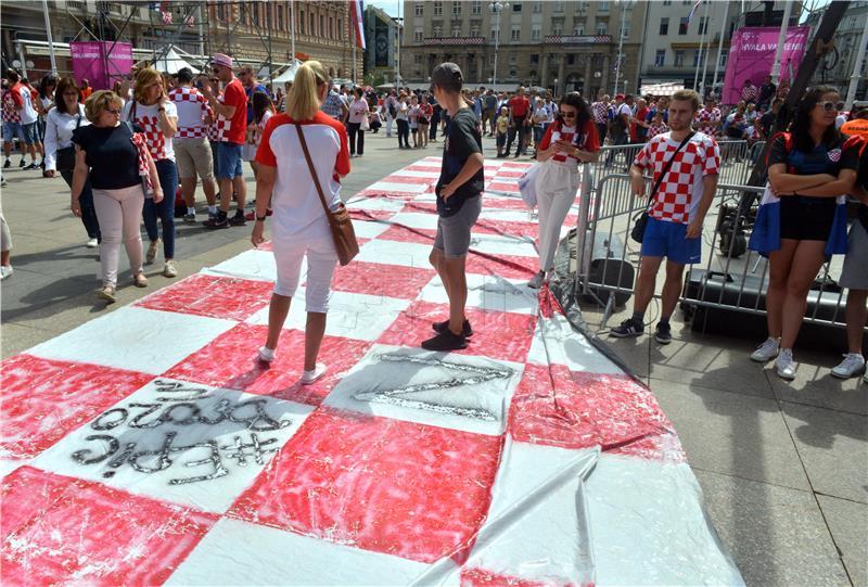 Navijači se počeli okupljati na Trgu bana Jelačića