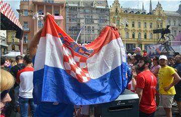 Navijači se počeli okupljati na Trgu bana Jelačića