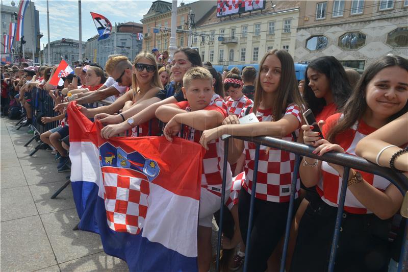 Navijači se počeli okupljati na Trgu bana Jelačića