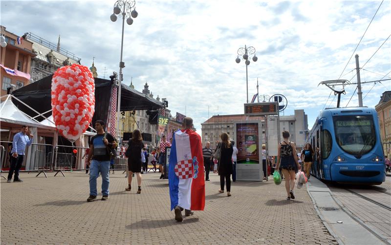 Navijači se počeli okupljati na Trgu bana Jelačića