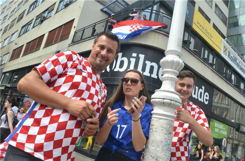 Navijači se počeli okupljati na Trgu bana Jelačića