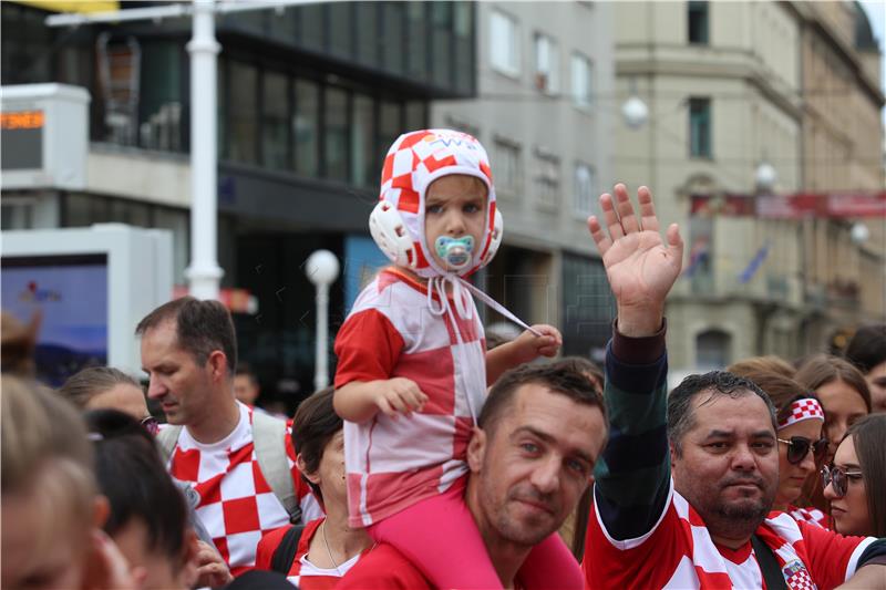 Navijači se počeli okupljati na Trgu bana Jelačića