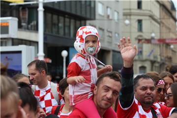 Navijači se počeli okupljati na Trgu bana Jelačića