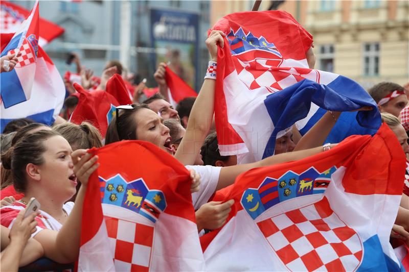 Navijači se počeli okupljati na Trgu bana Jelačića