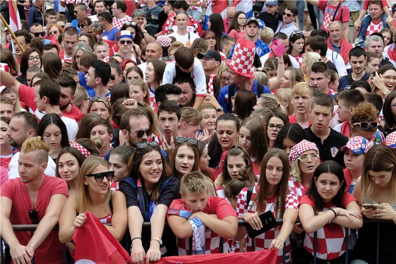 Navijači se počeli okupljati na Trgu bana Jelačića