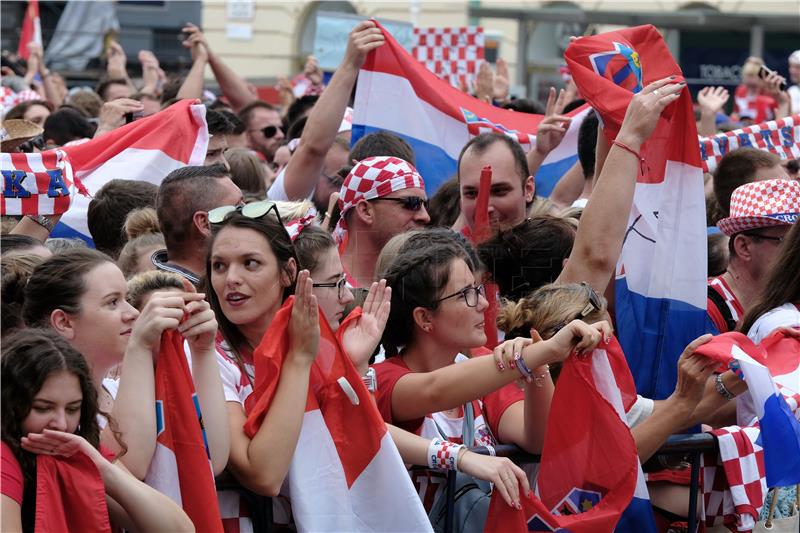 Navijači se počeli okupljati na Trgu bana Jelačića