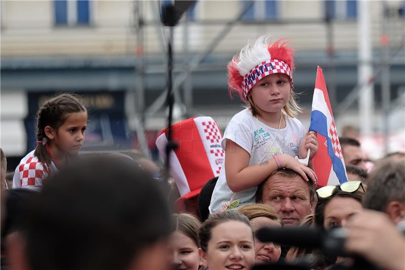 Navijači se počeli okupljati na Trgu bana Jelačića