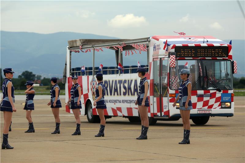 Zrakoplov s Vatrenima kasni više od sat vremena, sletjet će u Zagreb iza 15 sati