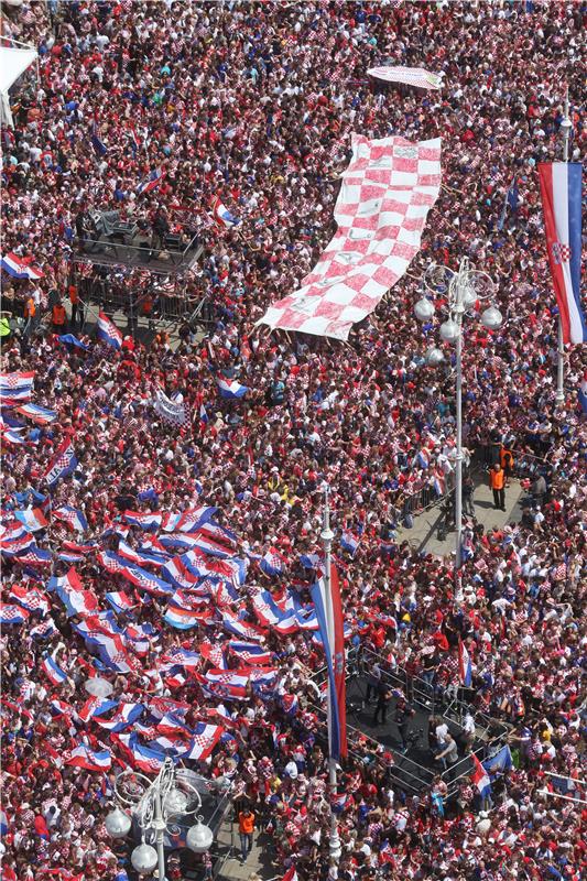 Doček "Vatrenih" na Trgu bana Jelačića